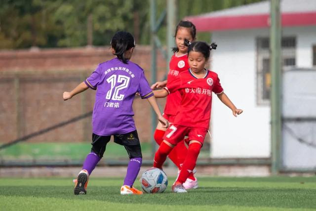 毛伟杰的多面角色：U23国足的中场奇兵与李国旭的难题
